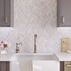 Skinny Chevron Calacatta Gold Mosaic Tile
