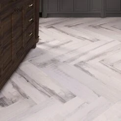 Olson Gris Wood Look Porcelain Tile