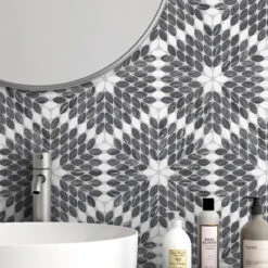 Santorini Black & White Petals